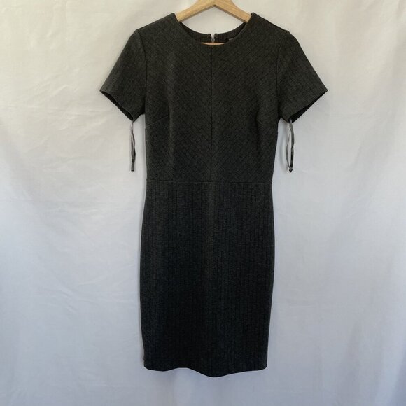 Banana Republic Gray Quilted Short-Sleeve Sheath Dress Size 2 Back Zip Closure - Picture 1 of 7